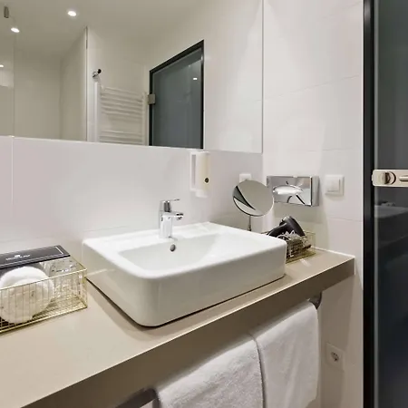 Elaya City, Trademark Collection By Wyndham 4*