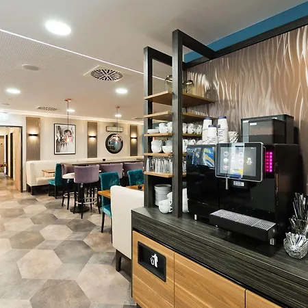 Elaya Hotel