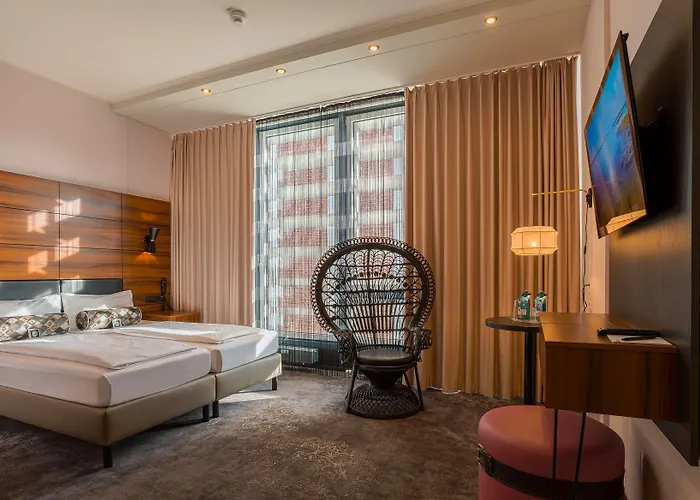 Elaya Hotel